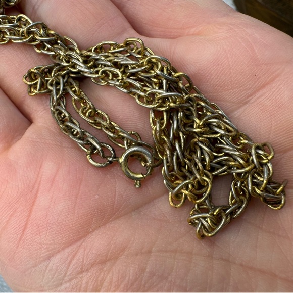 Pegasus Coro vintage gold tone open flower power pendant on vintage chain - Picture 10 of 10